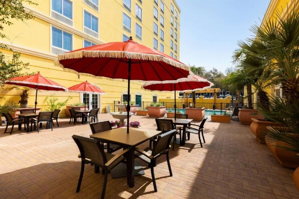 La Quinta Inn & Suites by Wyndham San Antonio Medical Center image 10