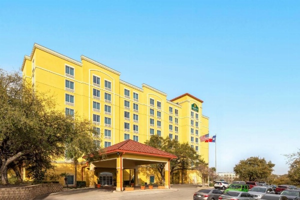 La Quinta Inn & Suites by Wyndham San Antonio Medical Center image 17