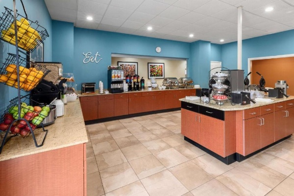 La Quinta Inn & Suites by Wyndham San Antonio Medical Center image 22