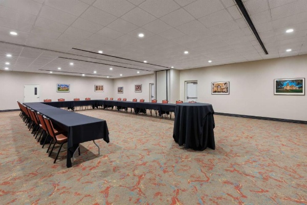 La Quinta Inn & Suites by Wyndham San Antonio Medical Center image 29