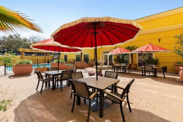 La Quinta Inn & Suites by Wyndham San Antonio Medical Center image 6